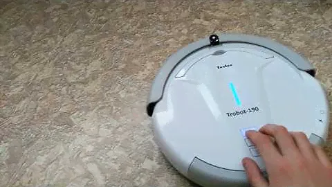 Робот-пылесос Tesler Trobot-190 сломался.